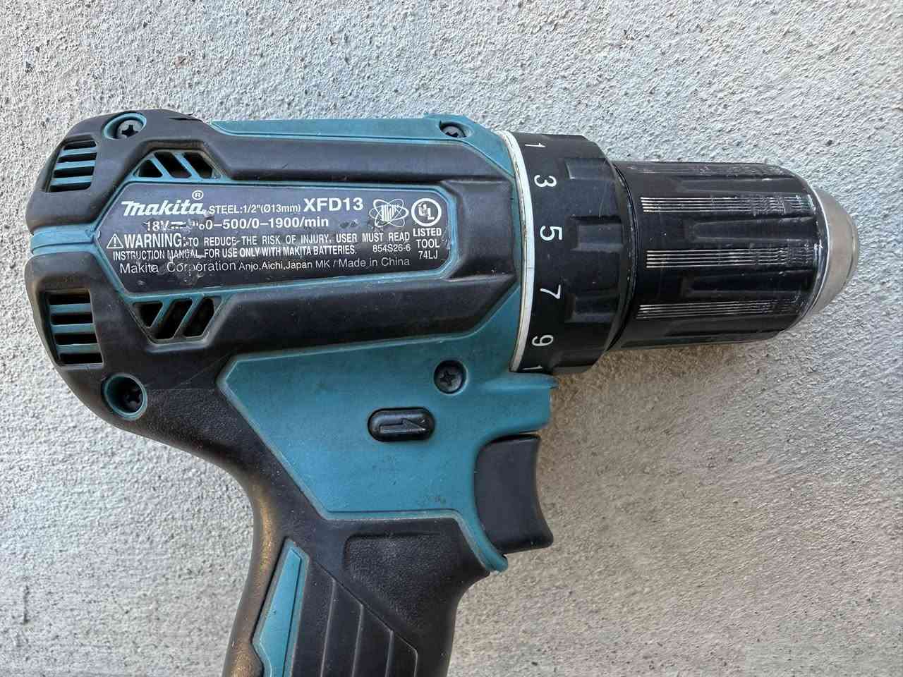 سلام عليكم ، ماكتا أصلي أخو الجديد نسبة النظافة ٪؜٩٠ وفوق . بدون بطارية ١١٠ دولار 
مع البطارية ١٧٠ دولار خمس امبير
***********
