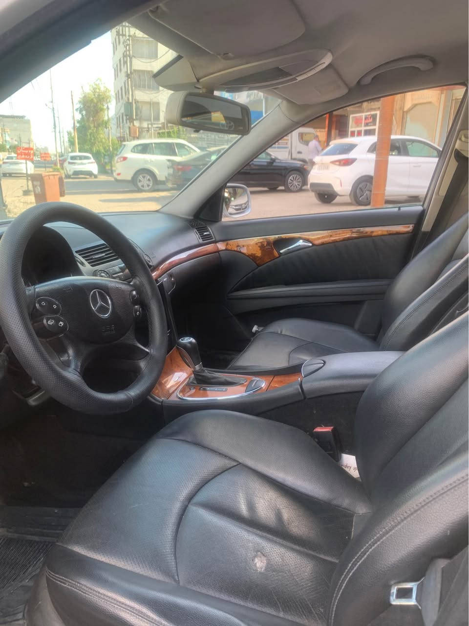 ▪️Mercedes 2009 E class ▪️
          
▪️گێڕ تۆماتیک . کوشن جلد و هیتەر ▪️ 
▪️گازە کراوەتە بەنزین ، بەکامل بیلادی ▪️ 
▪️مەکینە V6 
▪️ڕەقەم دهۆک ئەسڵی 
▪️سەنەوی تا ٢٠٣٠ نوێیە 
▪️ ٤ دەرگا بیلاد گۆڕاوە 
▪️نیو چاملغ پێش سبوغ 
▪️جەمپێکی پێشی لای سەکن هەیە 

▪️*********** ▪️

▪️نرخ / ٩٥ $▪️ أربيل, العراق
