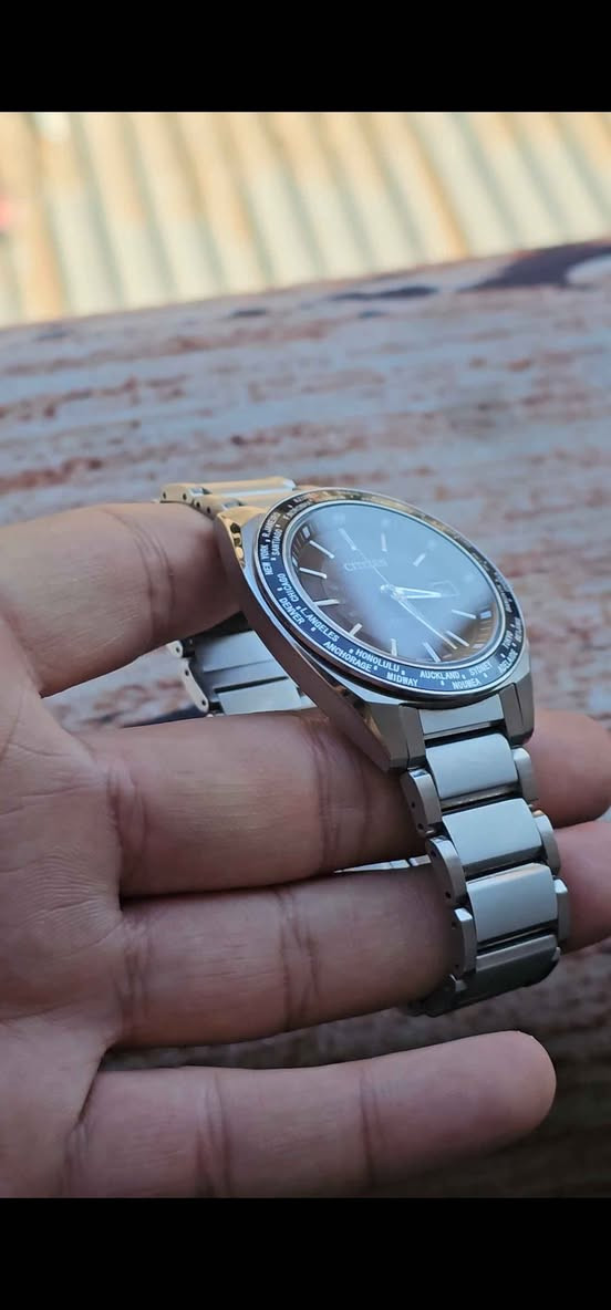 ساعة سيتزن مواصفات عالية ونظافة عالية شرط الفحص السعر 250$ المهتم يتواصل خاص او واتساب *********** بغداد, العراق
