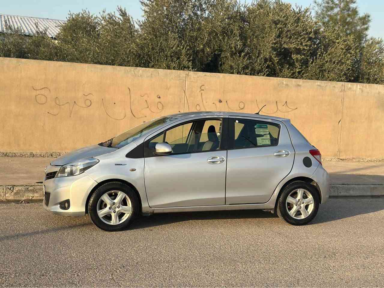 Toyota Yaris 2012. تۆیۆتا یارس خەلیجی مەکینە ١٥.یفول.٥بلیفABS( ٢پارچەی هەیە بۆنیت و نیوچامڵغ جەمپەکی زۆر خەفیفی هەیە ڕەقەمو سەنەوی نوێێ *********** واتس ئاپ نرخ $٩٠ أربيل, العراق
