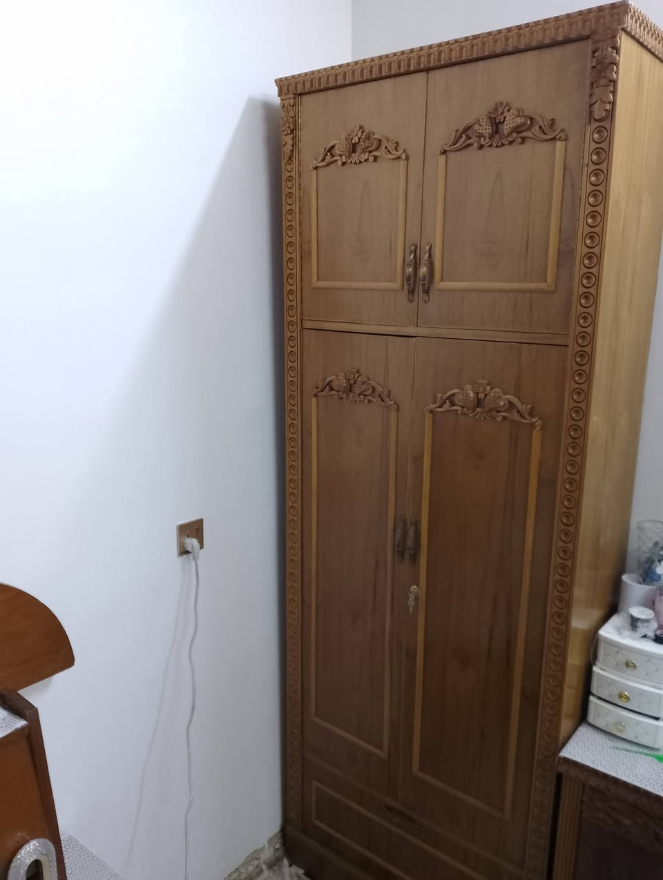 قنصور للبيع السعر 150الف الاستفسار على الرقم ***********
