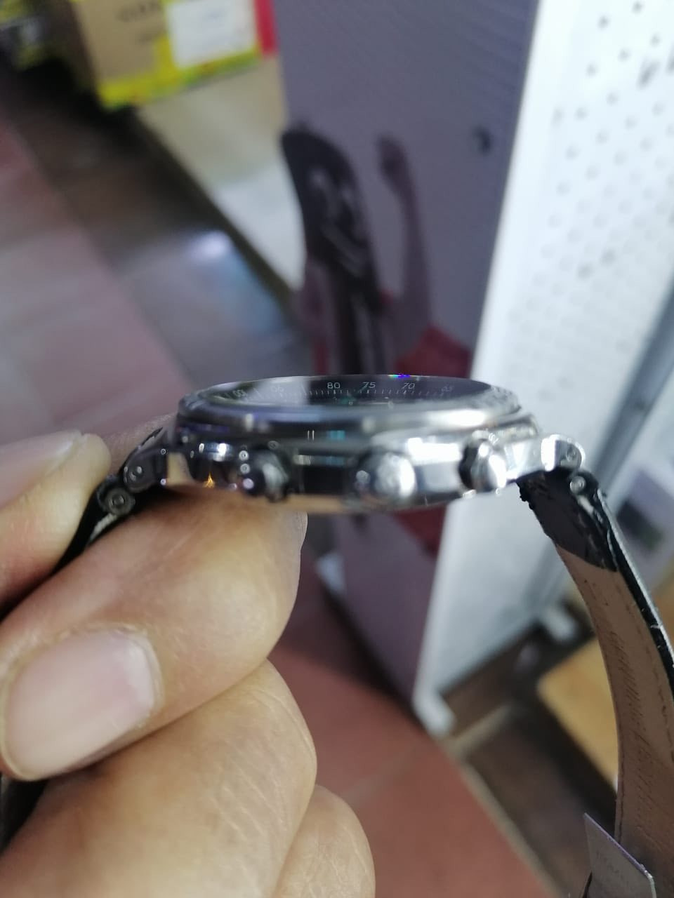 ⌚ ساعة يد رجالي فاخرة بتصميم كرونوجراف كلاسيك
مينا سوداء أنيقة بتفاصيل دقيقة ولمسة رياضية راقية 🖤
ثلاث عدّادات لقياس الوقت بدقة عالية
هيكل متين من الستانلس ستيل
سوار جلد طبيعي مريح وفخم
مناسبة لكل الإطلالات… الرسمية والكاجوال

اختيارك الأمثل للذوق الرفيع 👌
📩 للتواصل خا


**إذا كنت صاحب هذا الإعلان وتريد حذفه لأي سبب، رجاءا أرسل رسالة إلى الدعم الفني**