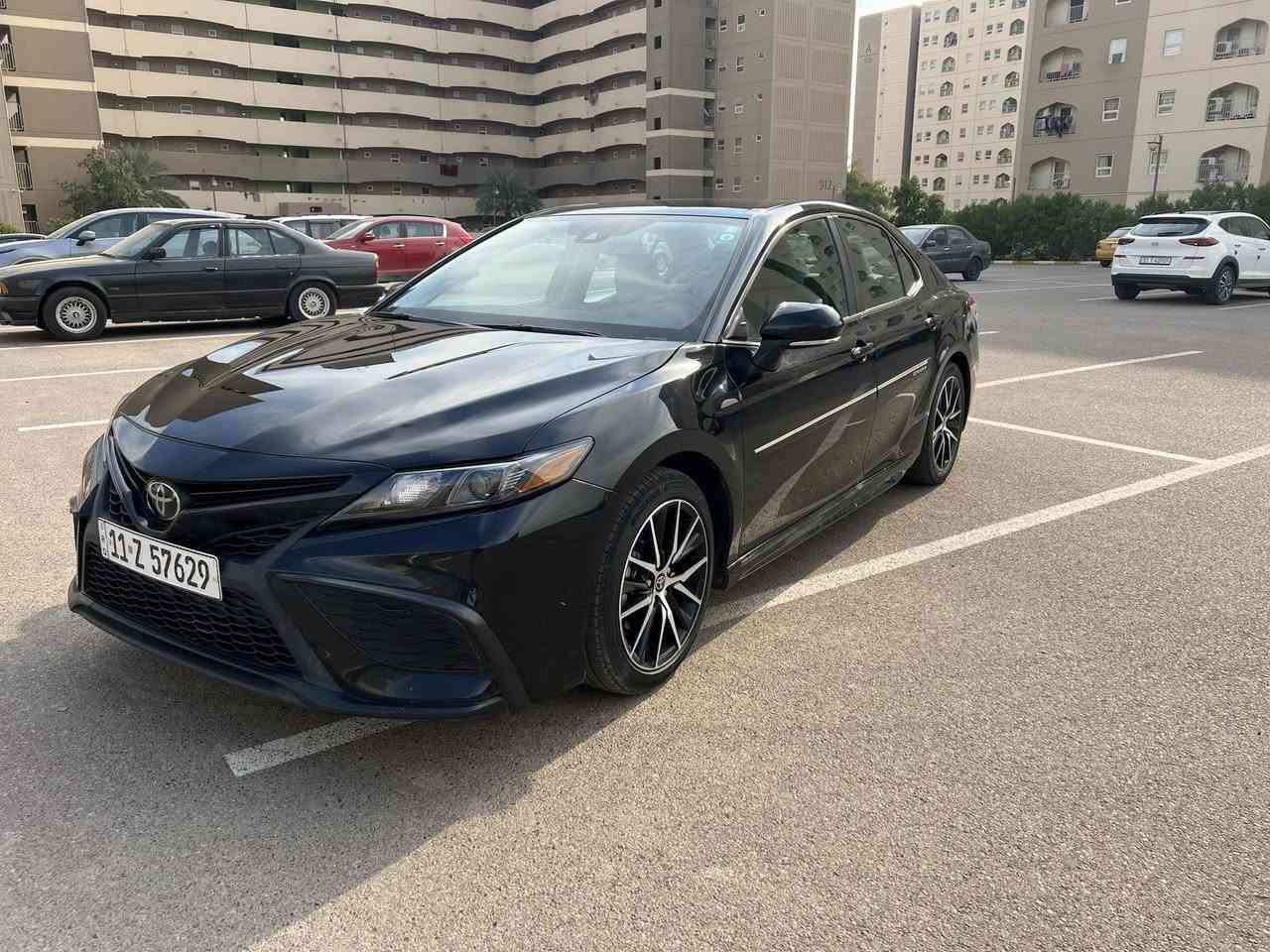 كامري ٢٠٢٤ SE  بنزين

مجهزة بأنظمة أمان متقدمة تشمل:
• نظام التحذير من الاصطدام الأمامي مع الكبح التلقائي
• رادار المحافظة على المسار مع تصحيح المقود
• مثبت سرعة راداري ذكي
• تنبيه مغادرة المسار
• رادار النقطة العمياء
• تنبيه حركة المرور الخلفية
• كاميرا خلفية عالية الدقة

� المحرك والأداء
• نوع المحرك: بنزين 4 سلندر
• سعة المحرك: 2.5 لتر
• نظام الدفع: أمامي 
• ناقل الحركة ( الگير ): أوتوماتيك بـ 8 سرعات  

الرقم : بغداد بإسمي التحويل مباشرةً
العداد (الممشى):43000 كيلومتر 

السيارة وارد أمريكي ضرر خلفي بسيط جداً مرفق بالصور ومصلح درجة أولى 
بچم كبس  أكرر بچم كبس نظيفة جداً

السعر : ٢٣٥ $ مع مجال قليل
مكان السيارة : بغداد - بسماية 
للتواصل واتساب  ***********
