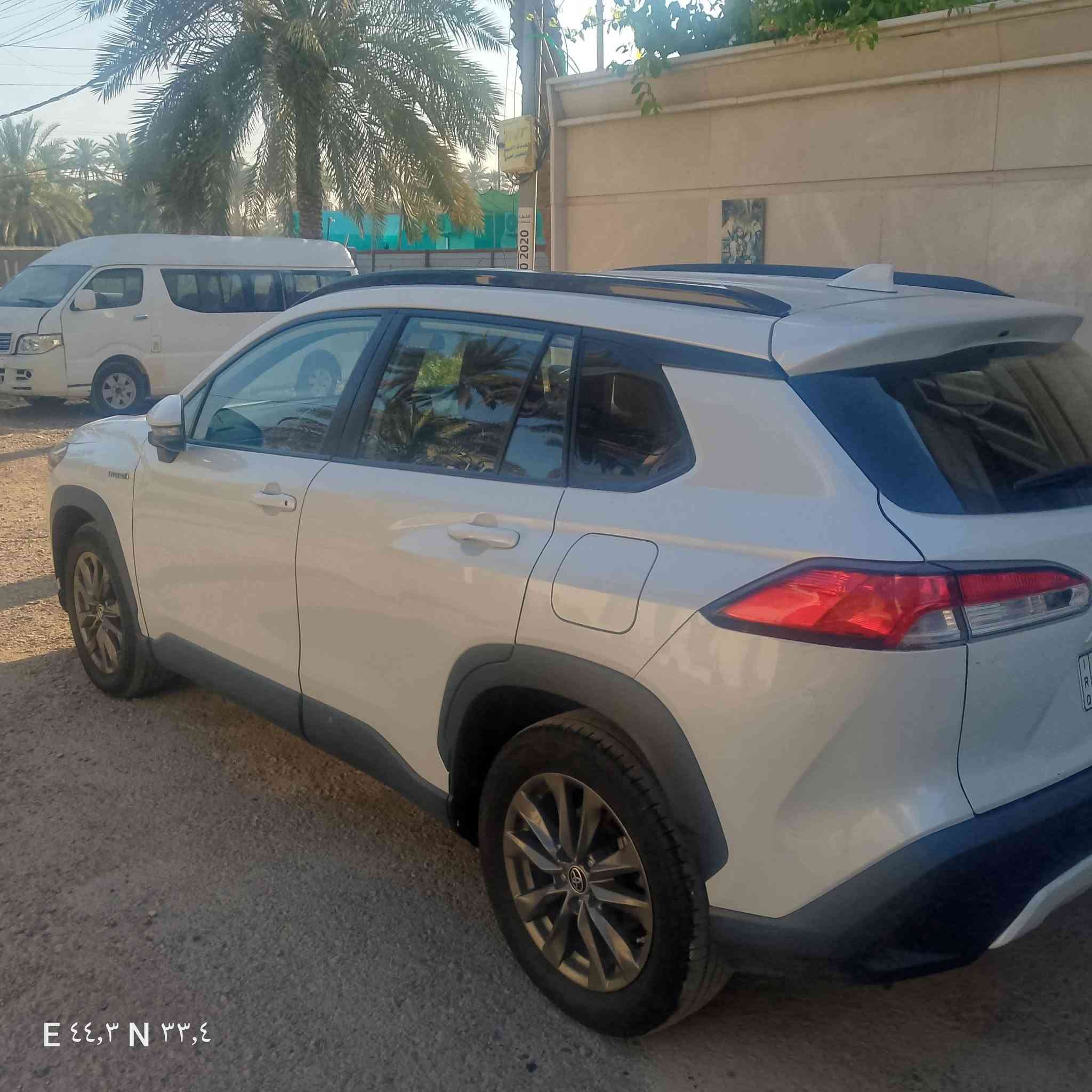 كورلا كروز هايبرد موديل ٢٢تايوان ماشيه ١٢٧ الف بيها جاملغ مبدل محرك ١٨٠٠ الاتصال ***********
