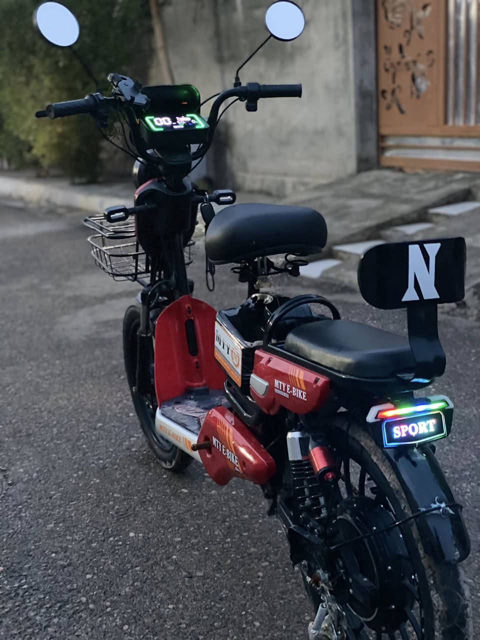 سلام عليكم دراجه شحن للبيع الدراجه جديده مستخدم اسبوع الدراجه جديده سعرها 465 وبيها مجال مكاني ديالى جلولاء رقم الستفسار ***********
