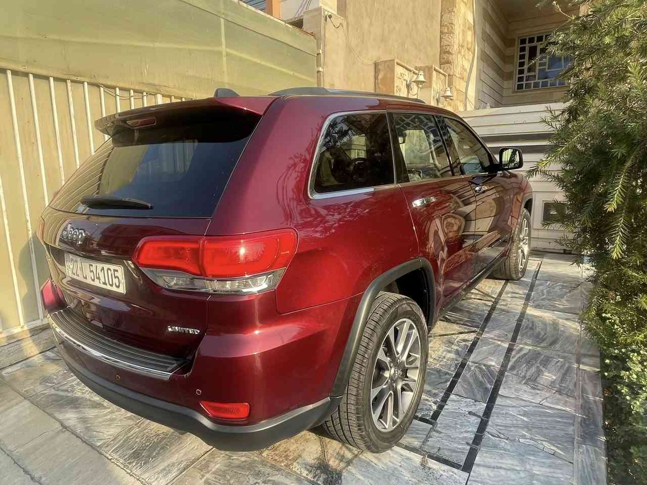 السلام عليكم
للبيع جيب 2018 هيمي 5.7كلين تايتل كندي 
ماشيه ٧٥ الف كيلو 
للاستفسار ***********
