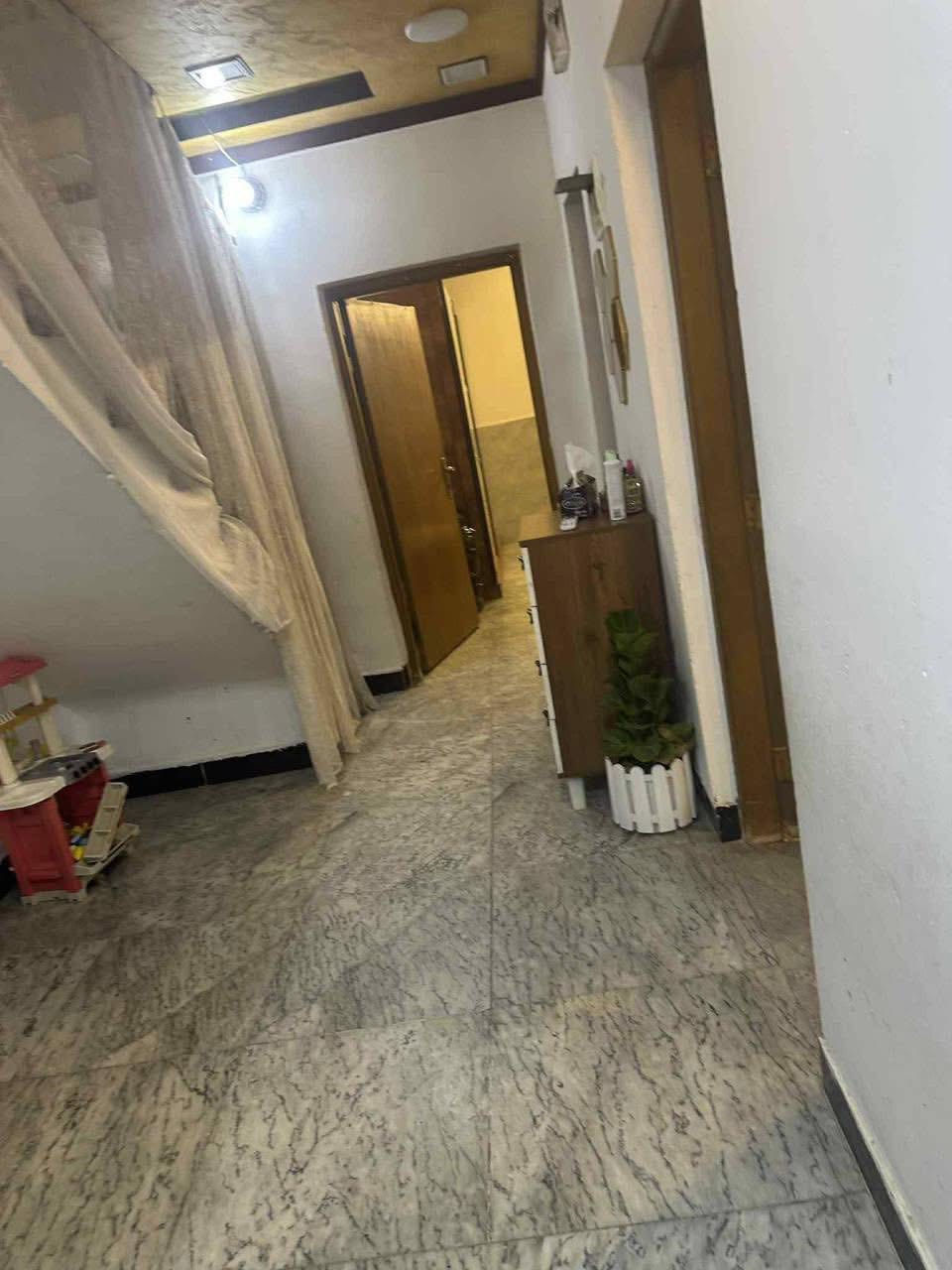 منزل للبيع 
مساحة ١١٦ متر 
واجهة ٧ م 
نزال ١٧ م
طابقين
٣ غرف نوم
واستقبال 
ومطبخ
وحمامات عدد ٢
يصلح للاستثمار 
على الشارع العام 
بغداد/دورة/شارع ٦٠
السعر ٢٧٠ مليون للاستفسار مراسلة الصفحة او الاتصال بالرقم ***********
