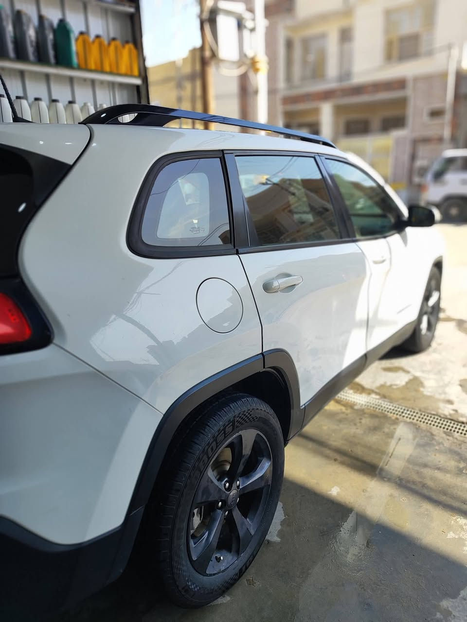 جيب شيروكي بزون جديده وحلوه معنى الكلمه وجاهزه للأخير ربع ماتصرف عليه مكينه وگير شرط موديل 16مكينه 6 سلندررر
المكان ناصريه السعر125 وبيها مجال قليل ***********
