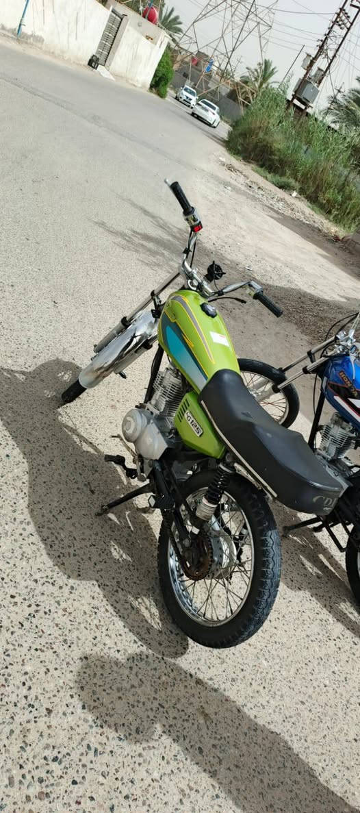 سلام عليكم شباب نامه شلامجه مديل 23طالعه ب 24دراجه كلها جديده مكينه خرسه لا تنقيص لا تبخير تانكي دبلات كشي كامل وجديد ضفيره شغاله مكاني بصره كرمت علي تواصل *********** سعرر 450 بيها مجال

