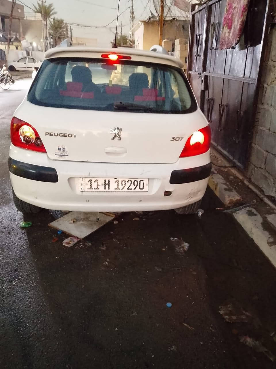 السلام عليكم بيجو 307 للبيع جاهزه من كلشي رقم بغداد تحويل ثاني يوم مكان السياره بغداد ابو دشير السعر 50 وبيه مجال انا مكلف بلنشر رقم صاحب السياره ***********
