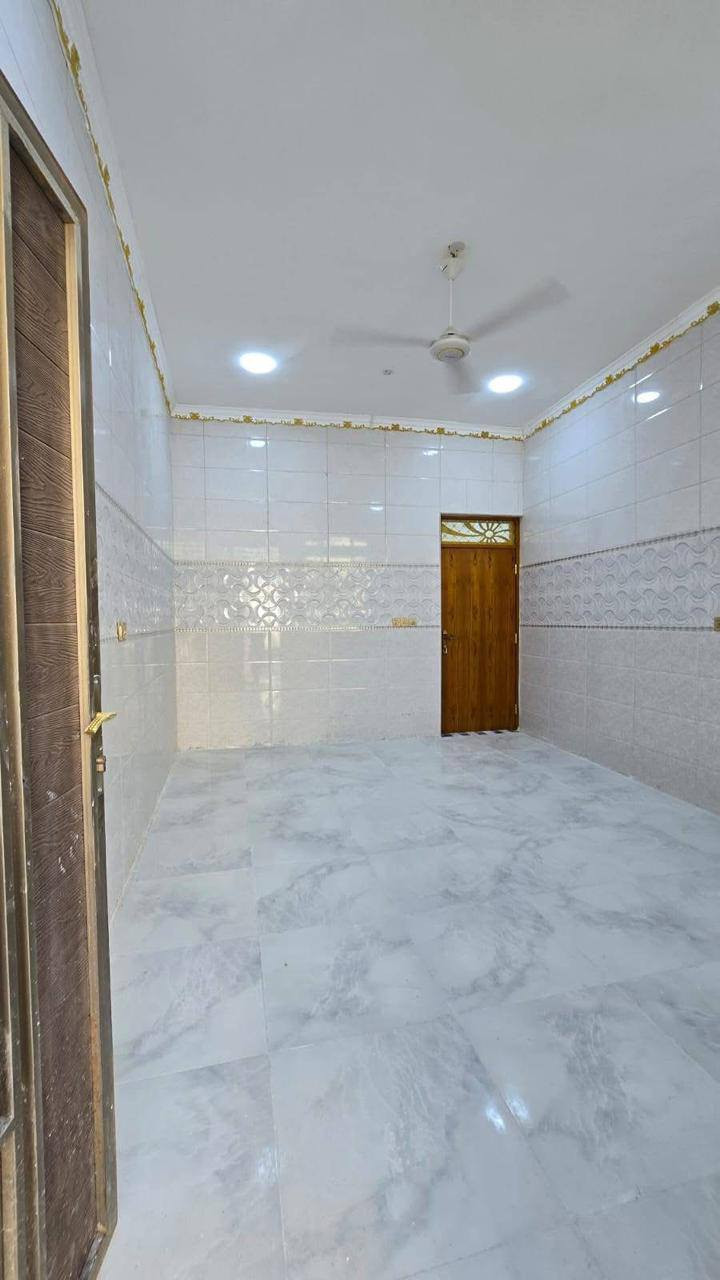 السلام عليكم ورحمه ألله وبركاته
اللاستفسار ***********

توفر دار سكن للبيع
المساحه ٢٠٠ م
بناء حديث وشغل درجه أولى
فارغ جاهز للسكن 

على شارع 10 متر  وركن
جميع الخدمات متوفره
ماء 🚰 + كهرباء + مجاري
مدارس كلشي قريب عليك

محتويات البيت ⬇️
كراج
دوانيه
صاله
غرف نوم 3
مطبخ
صحيات خارجي + داخلي

نوع العقار : طابو ملك صرف زراعي عراقي سند 25
العنوان البصره  ابي الخصيب كوت ثويني
مقابيل صناعية حمدان

السعر 125مليون وبي مجال
اللاستفسار ***********
