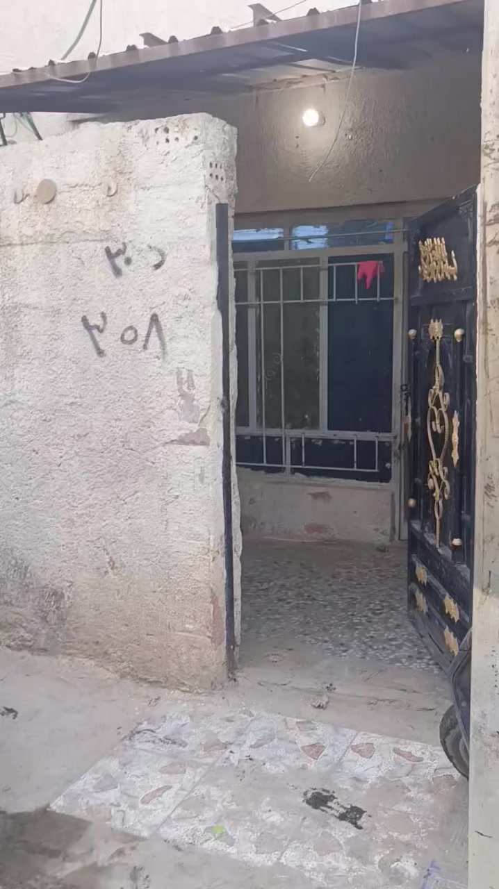 سلام عليكم بيت سبع قصور عل مشروع قرب صيطرة 4فرع مساحة 50متر طابو زراعي سند 25 بيت  فارغ كبل تنكل غراضك وكعد بي سعرة 18وبي مجال ***********
