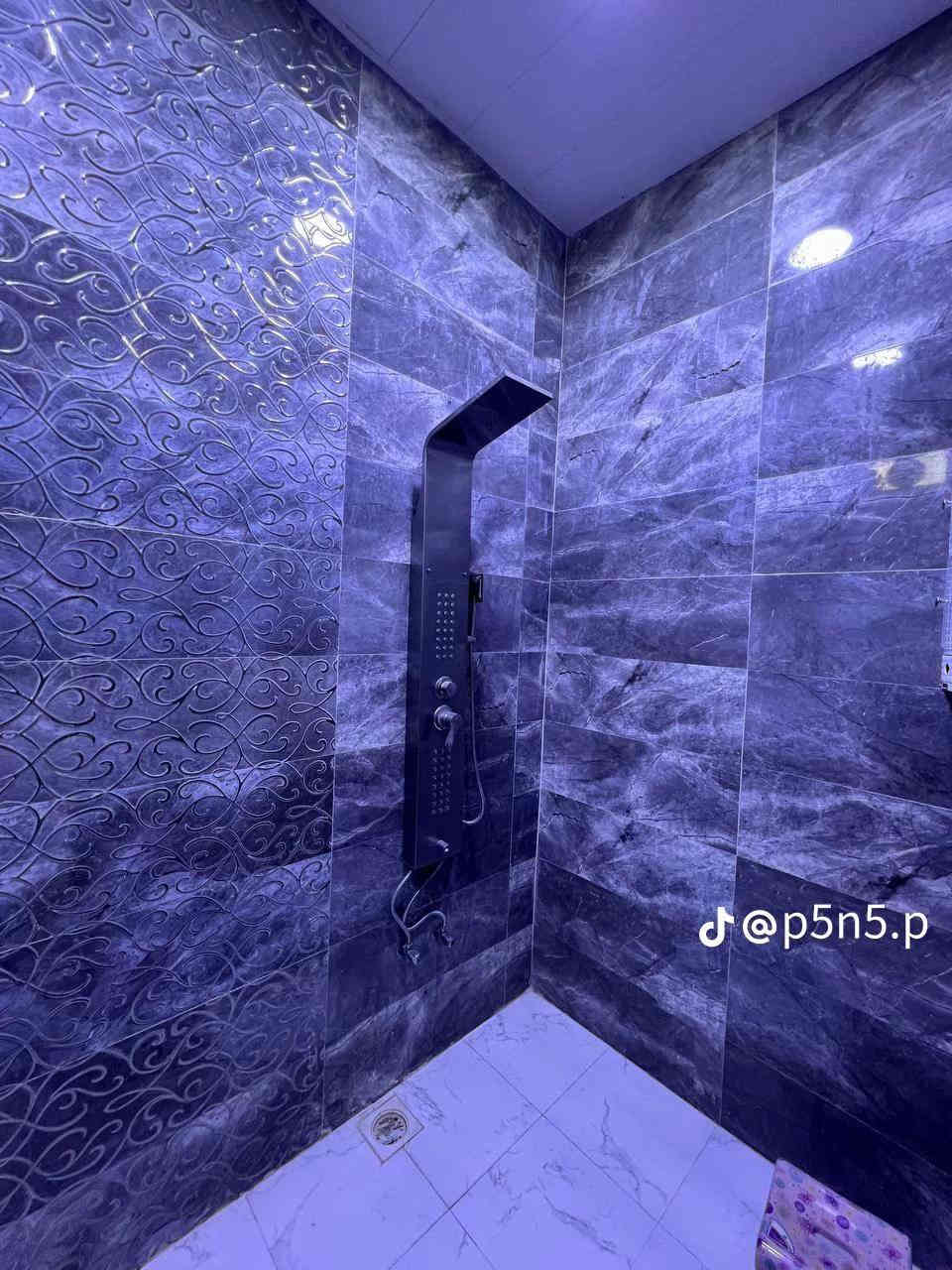 بيت مساحه ٢١٠ متر طابو زراعي سهم بلطابو بناء طابوق طابقين بناء درجه اولى بي غرفه جوه و٣ غرف فوك الشبابيك والبيبان كلهن من معمل ابو الخير يعني مو حديد عادي رقم ***********
