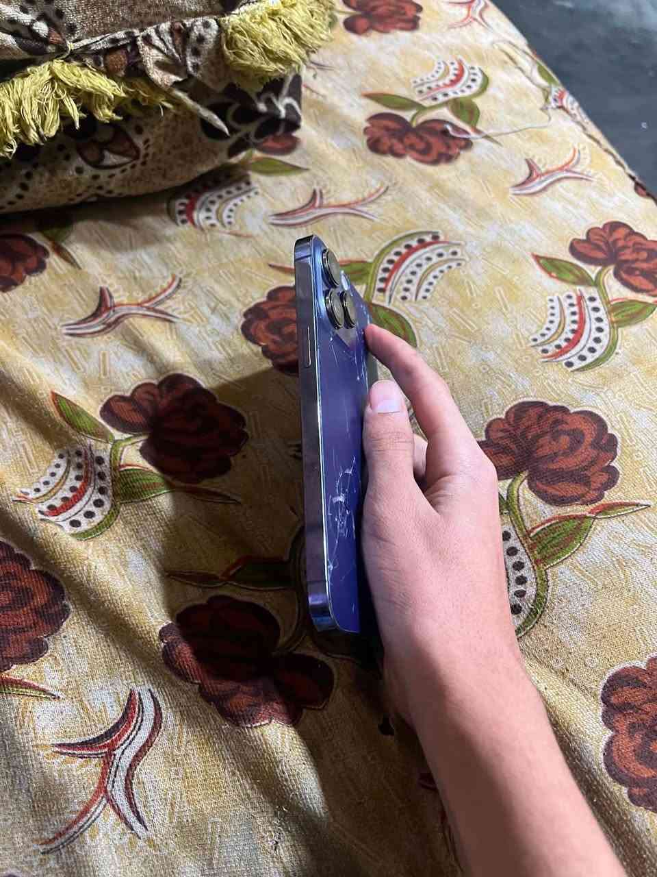 سلام عليكم
١٤برو ماكس 
ذاكره ٢٥٦
بطارية ١٠٠مبدل اصليه 
شاشة مطشر لكلاس مو شاشة 
لبقي كل بلادي وكل شغال 
مراوس يرهم 
سعر ٥٥٠ 
***********
