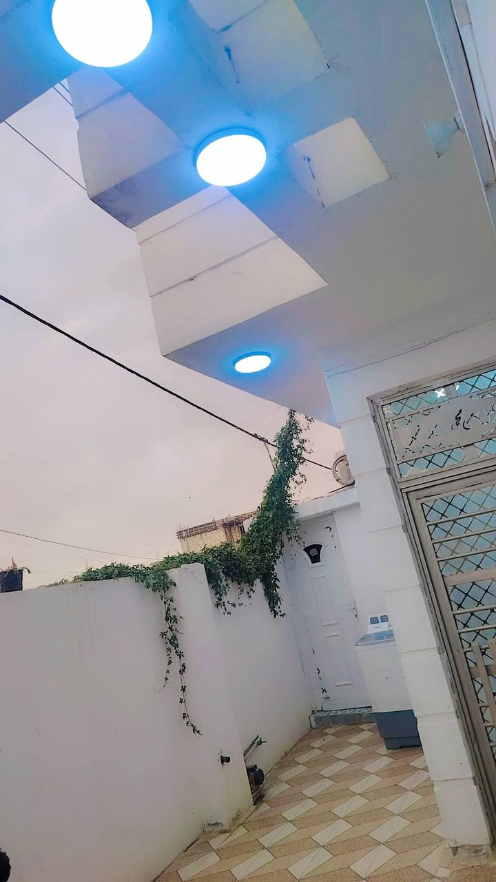السلام عليكم بيت البيع حواس شارع جميل الحداد مساحت البيت 150 بناء جديد تصال عله هاذه الرقم ***********
