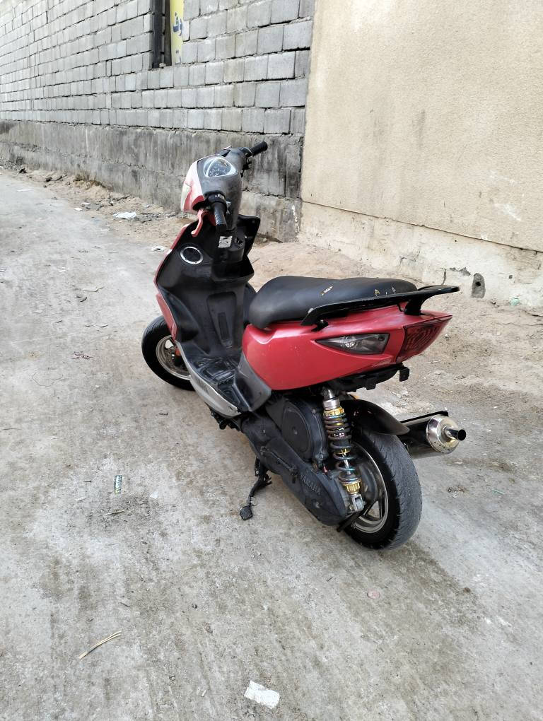 للبيع او مراوس ماكس مضلع على كل مضلع مكينه 55 مال مزامط 120 مثل الورد كلها بلاد ختم واحد ويا المكينه كهربائيات كلها شغاله لايت عالي ناصي سكنات اشاير سلف بك لايت حساسات بريك قفل ستيرن قفل جوزه قفل جنطه بدون نقص برغي 
بيها صدر RPM
وياله نجمه 
كزوز صجمي 
قبق فلاوين
قطرة دهن TOPO
يدات بريك KOSO
الدراجه مال مزامط تجي تطلع بيها وتحكم مابيها اي نقص سعرها 800 وبيها مجال قليل مكاني البصرة ابو الخصيب *********** ليشوف روحه يكرك هواي لايوصل يمي البصرة, العراق
