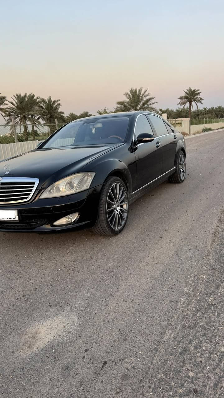 سلام عليكم للبيع فقط بدون مراوس
مرسيدس اس 550 
موديل  2008
محركها 8سلندر تنفس طبيعي 
رقم بغداد (مميز)
فول مواصفات 
جگات ترفع السيارة
حساسات امامي خلفي
بردات امامي خلفي كهرباء
كراسي امامي خلفي كهرباء  
خزن ثلاث وضعيات
تدفئة وتبريد ومساج
حدادية 100‎%‎
تبريد جديد 
فتحه
تخم تاير 
وجميع مواصفات الاس المعروفة التي يطول ذكرها
كير ومكينة وتبريد كله كفالة عام
السيارة مكفولة من اي ضربة السياره جديده واحلى من الصور
مكان السيارة بغداد

للاستفسار ***********
