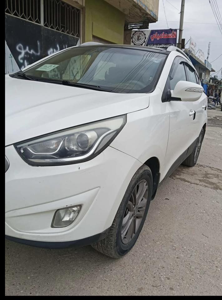 هونداي توسان خليجي ،،،،،،موديل 2016,,,,,,الممشى 140 ،،،،،،،كير محرك بلادي ممفتوح برغي،،،،فول مواصفات ماعدا البصمة ،،،،،محرك 2000دوش،،،،،بانوراما،،،،،،لد امامي ،،،،،بجم أسود ،،،،ويل أسود ،،،،اشاير مري وكهرب ،،،،تحكم سترين،،،تبريد قطعتين،،،،كاميرا اصلية بل المرايا ،،،السيارة مصبوغة 5قطع بس انطيك حزام ،،،،،بدون دواخل وشواصي ،،،تفاصيل ***********
