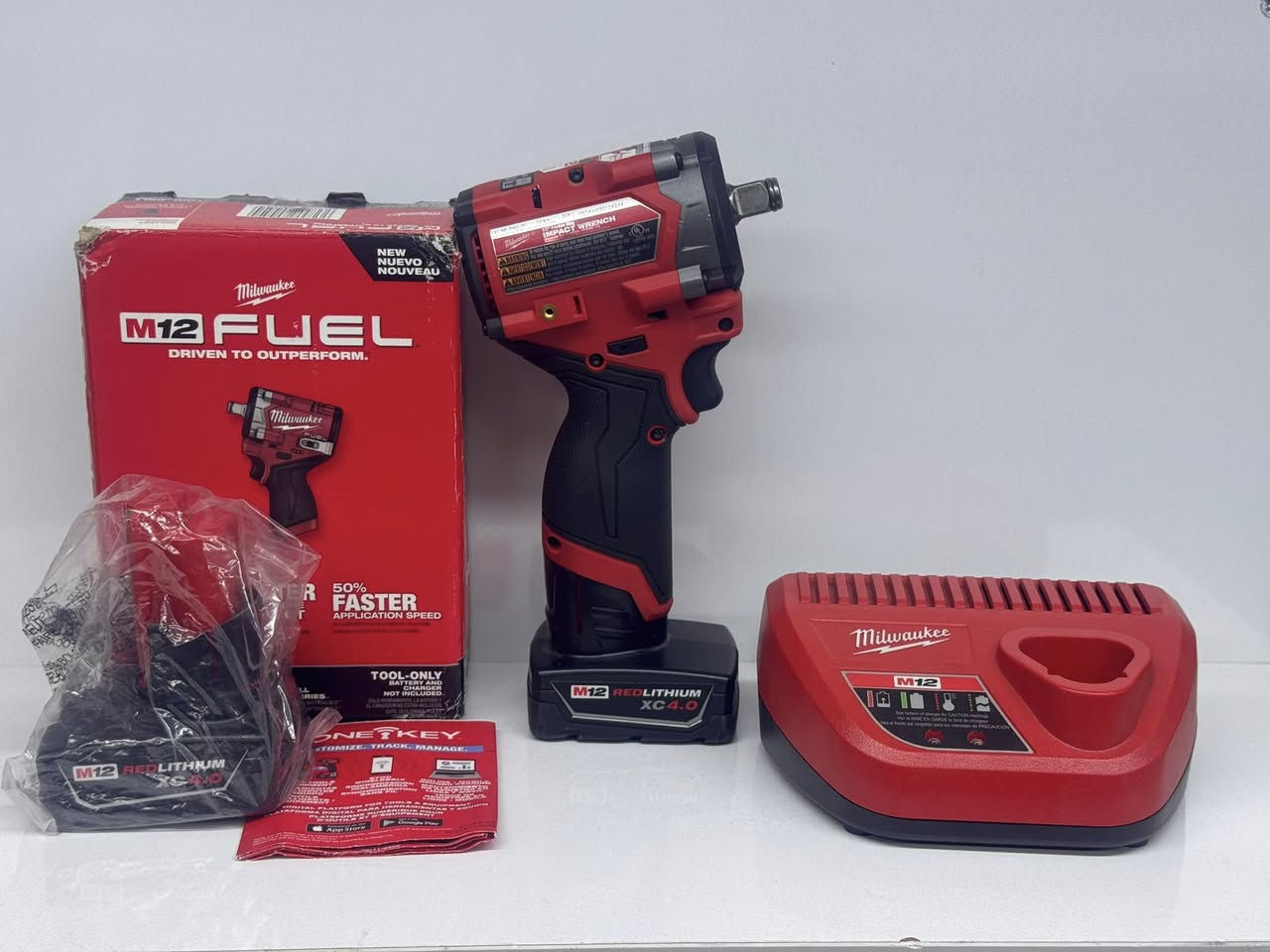 سلام عليكم اخوان 
رمضان مبارك عليكم 
دريل لقمه ملواكي اصلي جديد كامل بطاريات 2 وشاحنه 
745 نيوتن نص انج 
توصيل متوفر 
*********** واتساب 📞
