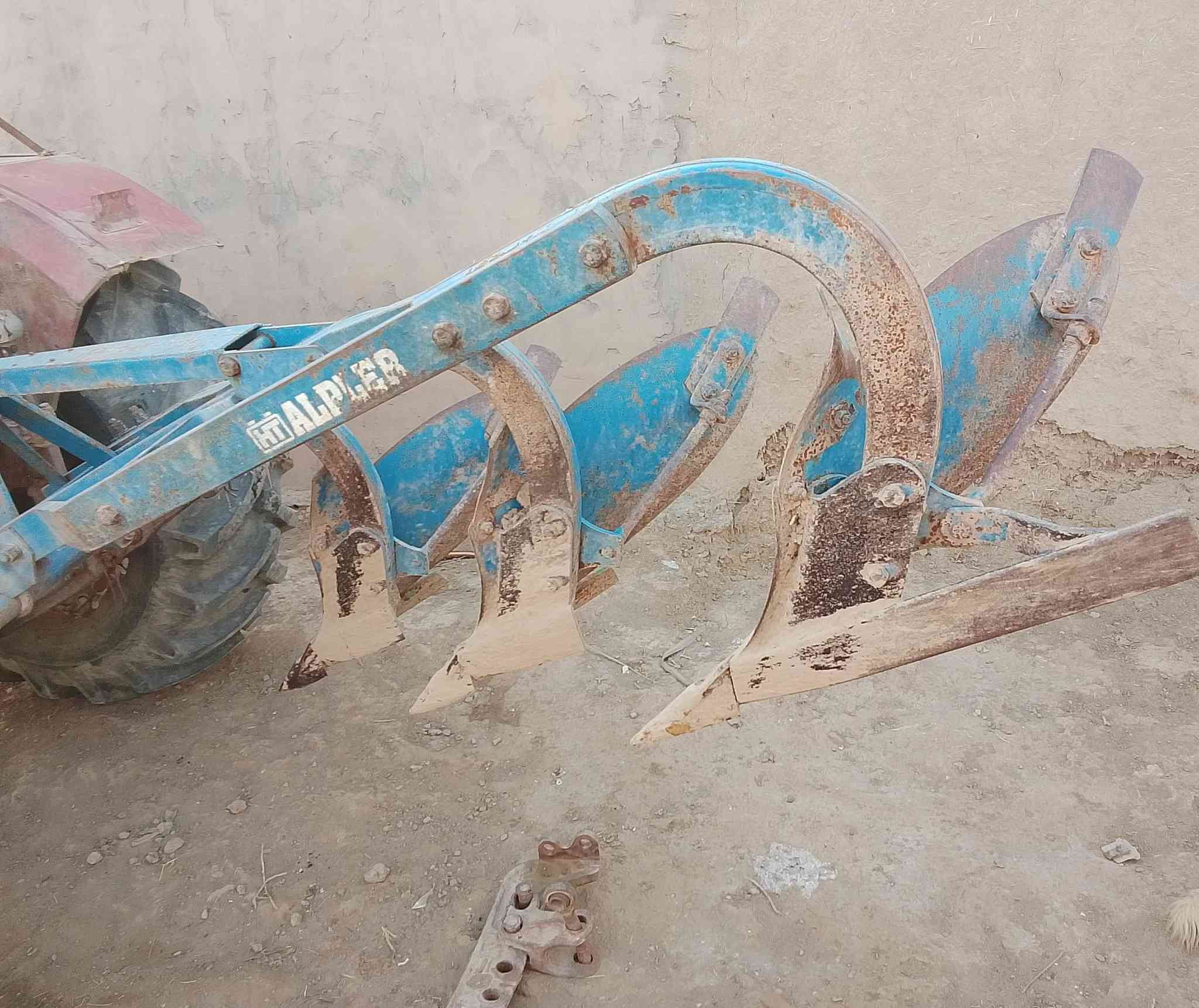 سلام عليكم فدان تركي 12البير البيع المكان طريق سيد احمد الرفاعي  الاستفسار الاتصال على الرقم ***********
