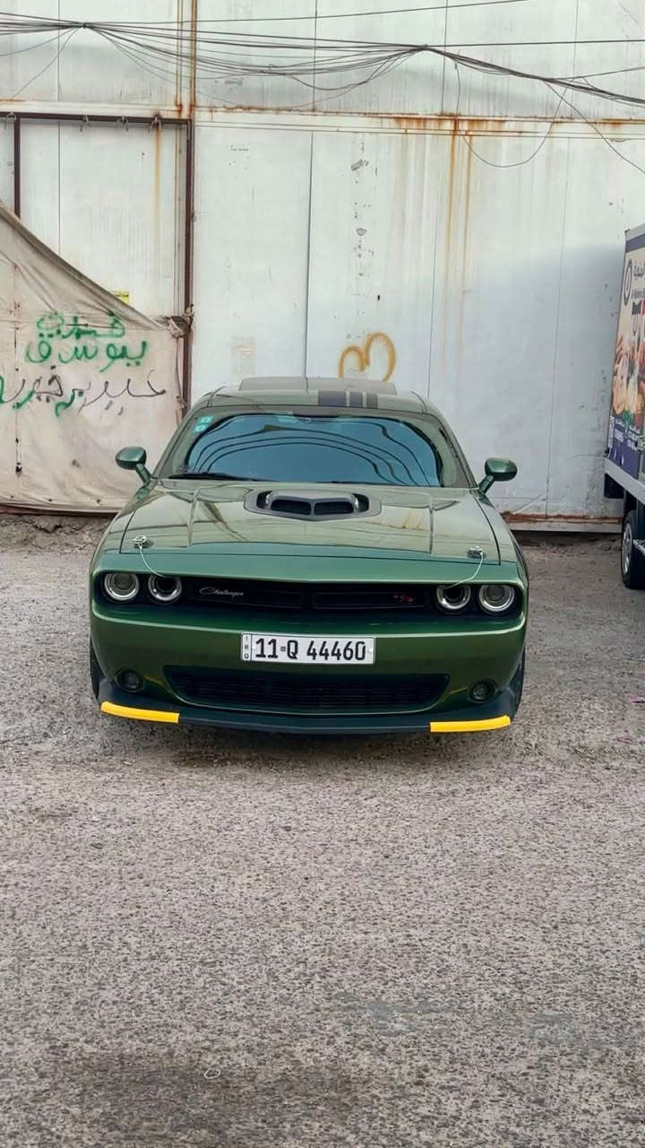 سلام عليكم دوج جالنجر شيكر موديل 2023. اخر انتاج ماشيه 24 االف. محرك 6400
بيها نص بنيد صبغ   بدون ارباك  بدون شخوط   سياره نضيفه كلش. تايرات 
بيرلي بعدها جوها  فول موصفات خنك 
  سياره حته راديتراها لبلاديه  بعدها.  حادث موصلها 
 فتحه سقف 
 فج سته بسم برمبو مو اربعه 
كراسي كنتاره. 
تبريد كراسي 
لايت زنون 
سستم صوت 12 سماعه  ودمام 
دشبول خياطه مو عادي  
سياره مبرمجه وكامله بدون نواقص  حته حداديه مالتها لبلاديه بعدها   وسياره مابيها كلشي تجاري كله اصلي ورقمها حلو  وبسمي وكامله وحته هزه جديده بس تركب وتروح وبالعافيه ع ياخذها 
ماكنها بغداد  وسياره حته دعاميتها شاد اصليه مو تجاريه بس دعاميه 11 ورقه 
***********
