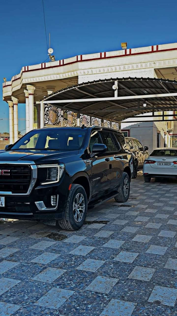 جمسي يوكن 2024
الفئة: SLE
ماشية 20 الف 
السياره جديده استخدام خفيف 
بصمة-ثلاجه- رادار امامي وجانبي-شاشة كبيرة- صندوق كهرباء- تشغيل عن بعد- سايد بريك-توقف ذاتي - تحديد المسار
كفالة عامه
السعر49.000 

‭0781 119 6146‬
