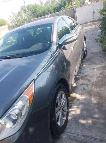 سوناتا موديل ١٤ وارد امريكي ظررها بسيط سيارة جاهزة وجديدة مكينة ٢٤٠٠ ماشية ١٦٠ الف تخم تاير جديد كامرة خلفية بلادية تبريد ثلج كشن كهربائي تدفئة كشنات تحكم ستيرن  اشاير بالمري مانع نزلاق السعر ١٢٥ وبيها مجال قليل ***********
