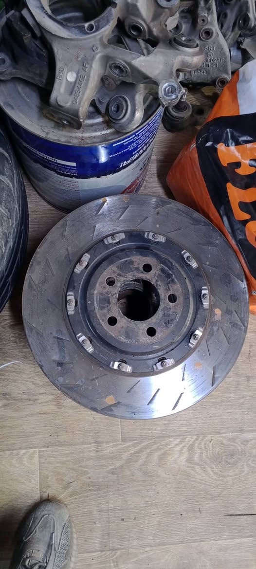 متوفر 
1.وياله دايتونا اصلي وكاله  
2.فجوج 6 بستم تحويرة كامله 
3. شوت موبار وكاله
4.فلنجات خلفية امامي بروميو
5.فجوج خلفية برومبو امامي برومبو 4 بستم
6.درك srt. 14 وكاله
8.شوته 3600 kn
9.شوته jlt 5700
10.ثلاجة 6400
11.جوينات شوته 6400
12. قاعده فيول بم 20 وفوك اصلي تفصيخ
اي استفسار هذا رقمي
***********
متوفر توصيل
