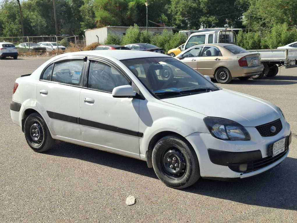 السلام عليكم للبيع كيا ريو موديل ٢٠٠٧ محرك ١٦٠٠ المرغوب تخم تاير جديد صدر امامي جديد خلفي نظيف تبريد شغال شاشه كاميرا سياره جاهزه من كلشي صبغ بيها اربع قطع حادثها جاملغ وبنيد صفحه السايق السعر ٧٢ وبيها مجال بسيط 
مكاني الدوره ابو دشير 
رقم الهاتف *********** بغداد, العراق
