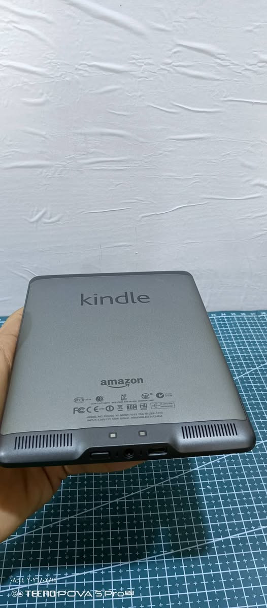 هذا الجهاز هو جهاز قراءة الكتب
الإلكترونية أمازون كيندل تاتش 
(Amazon Kindle Touch)، 
وتحديداً من الجيل الرابع
 (الطراز D01200). 
35 الف مع التوصيل


**إذا كنت صاحب هذا الإعلان وتريد حذفه لأي سبب، رجاءا أرسل رسالة إلى الدعم الفني**