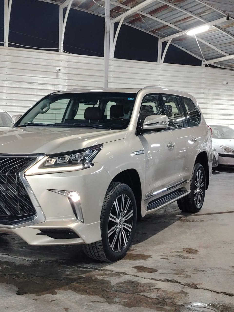 السلام عليكم 
لكزس 
مديل :2018
سبورت بلاس 
VIP
مواصفات 
4كشنات كهرباء 
وكشنات خلفيه هم كهرباء 
خزن ميموري 
نقطه عمياء 
4كامرات
رادرات
كشافات 
حساسات امامي وخلفي وجوانب 
كشنات تدفئه وتبريد 
تحكمات ستيرن 
ماوس تحكم بشاشه 
سلايت
جكات تصعد وتنزل 
محركه5700 /8سلندر 
لون :شباني مميز 
تشغيل عن بعد 
وبعد هواي مواصفات لكزز معروفه سياره بيه صبغ موضح بصور ربع جاملغ فقط وباقي سياره كفاله عامه 
سعر سياره :660ورقه وبيها مجال 
للستفسار الاتصال: ***********
