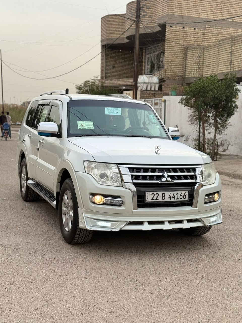 باجيرو 2016 صدفي سياره كفاله من الصبغ والضربه جديده كفاله من كلشي سياره وضع شركه ماشيه 90 حقيقي وعل فحص سياره جديده بمعنه الكلمه سياره كارتون صدر إمامي وخلفي جديد طسه معالجه من الشركه شرط ترايه يخبل مسويله كواتم بيبان سياره شرط لوك كامله مسويله سياره جاهزه من كلشي مواصفات 
دمامات سستم
بيبان جلد 
لايت زنون اصل 
8ايرباك 
7راكب 
دبل تحكم ستيرن 3
كأمره وحساس خلفي 
كأمره امامي اصل 
داخل صاج 
ويل 17 
محرك 3500 
مري شفط 
اشاير بل مري 
لد نهاري 
فوريل 4x4 سياره مواصفات معروفه 
رقم اربيل الجديد الدولي تحويل اني حاضر بسمي
العنوان بغداد حي النورين سعر 167 وبيها مجال بصيط  
الاستفسار ***********
