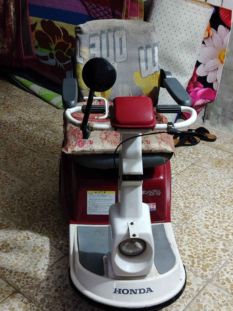 السلام عليكم دراجة مال معوقين شركة ياباني نوع هونداي دراجة بطاريات ليثيوم استخدام قليل ترجع علبك الدراجة شحن وقوية تفيد الاكبار بلعمر دراجة رزنة وبية وسائل امان ماطيح بسرعة السعر 800 وبي مجال ناصرية مركز للاستفسار الاتصال علرقم ***********
