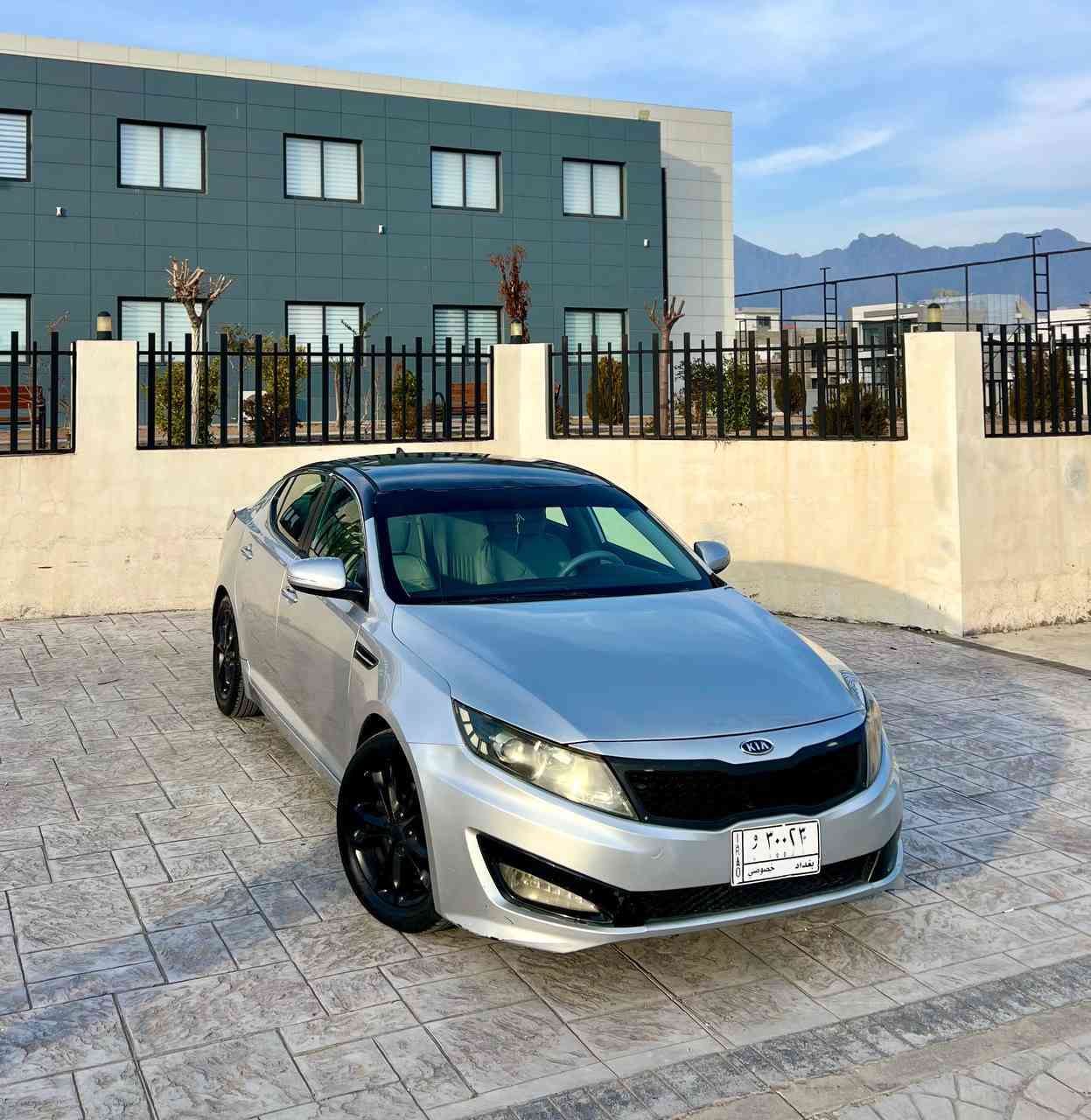 بسم الله الرحمن الرحيم(***********)
KIA Optima 2012 بڕاوەی دوبەی تازە داخڵ
ئۆپتیما ٢٠١٢ بڕاوەی دوبەی تازە داخڵ بووە
سەیارەکە حلوجە بێ رەقەمە ادوات ادوات 
ئیکۆیە بلوتوسە ناوزەردە لایت عەدەسە لایت ڕەشە
ئاوێنە ئیشارەت بلاجکتۆر سوکان تەلەفون و ڤۆلیۆم
تعدیل سورعە گێر تۆماتیک و عادیە ویل سپۆرت
تایە و ویلی لۆکی تازە بۆ بەستراوە سپێری لەگەڵە
گێڕ و مەکینە و کارەبایی بەشەرت برێکی بەستراوە
تەبرید سارد و گەرم بەشەرت دەبڵ AC یە 
دەحم و لێدرانی نییە پشت و پێش کەپسە 
سەیارەکە هیچ مەسرەفێکی تێدا نەماوە کامل جایزە
سعری ٥٠گەڵا و مەجالێکی کەمە شوێن ڕانیە
*********** رانية, السليمانية
