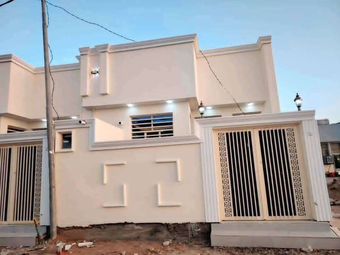 🙋‍♂️بيت110متر فول فول   😲
#يعلن_مكتب_العراق_مقابل_قرية_لغدير_عمود289_مباتبعد عن شارع 80 متر 🤑🤑

#__مساحه_لبيت_لواحد110متر_مربعه  
#_قريبه_عله_شارع_لعام_كلش 

#بيت_طابو_زراعي_سند25

بناء حديث
غير مسكون
بناء ممتاز جدا 

 عنوان لبيت النجف 
#مقابل_ملحق_قرية_الغدير_مباشر 
يحتوي لبيت على+ غرفه2 +صاله +ستغبال +مطبخ +صحيات بلداخل +وصحيات بلخارج 

***********وتساب
