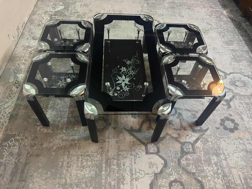 السلام عليكم ميز مع ٦كراسي للبيع ١١٥وبيهم مجال قليل ميز مع الطبلات حيل نظافي سعر ١١٠وبيهم مجال قليل للاستفسار ***********
