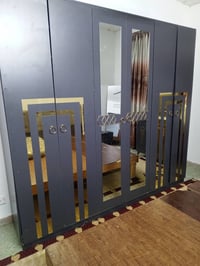 للبيع غرفه اخشاب كامله ونضيفه بلشرط انطيك بيهه مثل متشوفون بالصوره تخم...