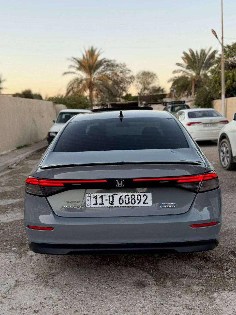 السلام عليكم/ هوندا اكورد موديل ٢٤/ الفئه ، sport الحادث بنيد وجاملغ خلفي صبغ  بدون دواخل يعني قطعتين صبغ فقط /رقم بغداد السعر ١٩٠ وبيها مجال حك الجيه / العنوان بغداد /***********
