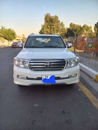 لاندكروز 2011 ستينيه رقم واسط  نكليزي بسمي كشن السايق كهرباء 3 دكم كشن...