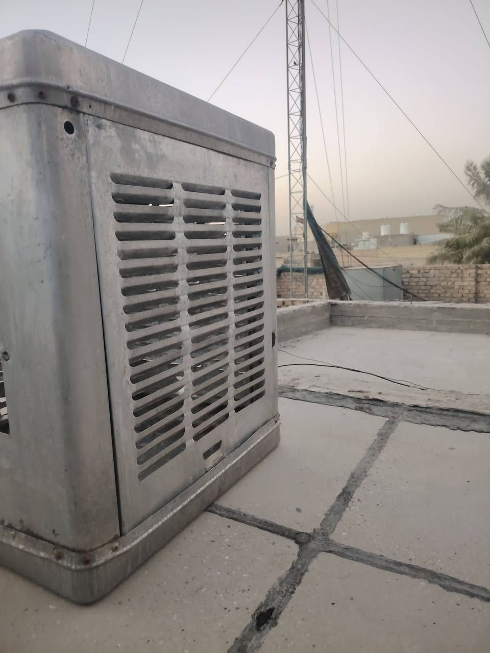 مبردة فافون __قديمة__  كلها حتى.. الأبواب فافون .. بدون سربس ولاموطور فقط كشر
__السربس اني شايلة__
 السعر 120 مكان بغداد *********** واتساب بي
