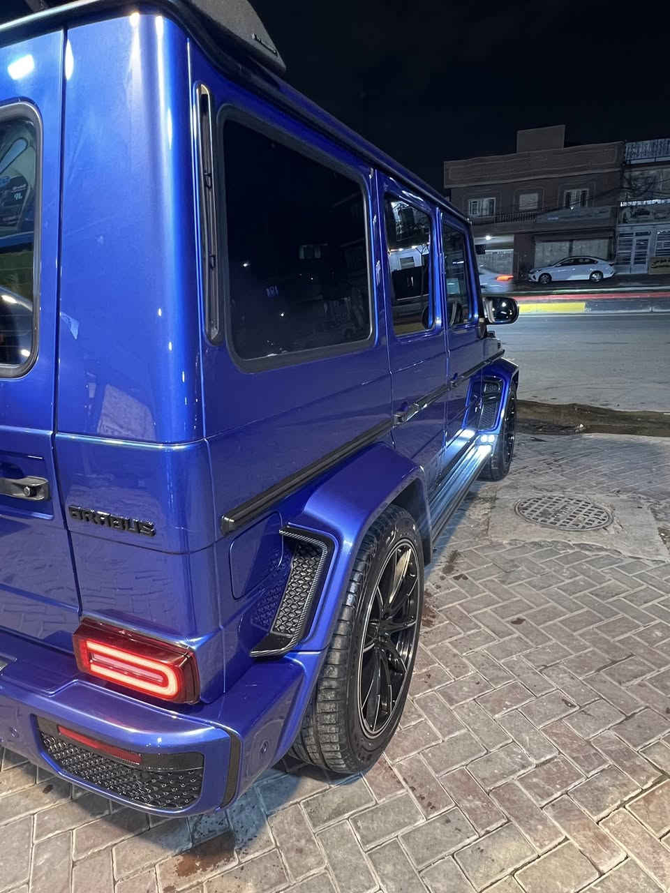 السلام وعليكم جي كلاس 63 موديل 2017 اصل سياره جديده وجاهزه اي نقص مابيها محدث للجماليه برابوس تحديث درجه اول وغراض كله اصلي وكلهن كاربون الياف حقيقي السياره اربيل سنويه هزه كله جديد تحويل نفس اليوم للبيع مكان السياره بغداد الاعضميه اي استفسار اتصل ***********
