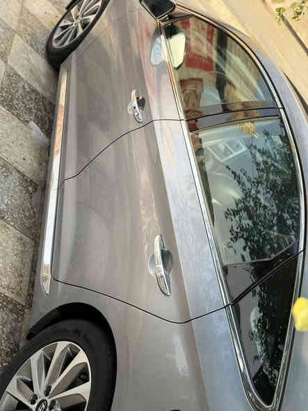 معروض سوناتا 2015 فل كامل مواصفات، لون جميل، نضافة فوق الممتاز، استخدام راقي.
محرك 2.4 اقتصادي وقوي، قير أوتوماتيك 6 سرعات تبديلاته ناعمة، سيارة ثابتة ومريحة جداً على الطريق.

✨ المواصفات الخارجية

 • بانوراما كاملة نظيفة

 • LED نهاري + إنارتها قوية

 • جنوط وكالة نظيفة بدون صبغ

 • مرايات جانبية كهرباء مري قلاب (Auto Fold)

 • حساسات خلفية + أمامية حسب الفئة

 • كاميرا خلفية واضحة HD

 • زجاج كهرباء

 • سنتر لوك

 • دخول ذكي بدون مفتاح (Smart Entry)

✨ المواصفات الداخلية

 • تشغيل بصمة (Push Start)

 • مقاعد جلد ناعمة ونظيفة جداً

 • كشن سايق كهربائي + دعم ظهر

 • تحكم سكان كامل (أوامر صوت – بلوتوث – كروز)

 • مثبت سرعة فعال

 • شاشة وسطية تعمل ممتاز

 • بلوتوث + USB + AUX

 • مكيف ثلج، تبريد قوي جداً

 • وضعيات قيادة (Comfort – Sport – Eco)

 • تكاية وسط + حافظة أكواب

 • ديكور نظيف بدون شخوط

✨ مواصفات الأمان

 • مانع انزلاق ESP

 • ABS نظام منع انغلاق المكابح

 • وسائد هوائية كاملة

 • نظام ثبات عالي على الطرق السريعة

 • بادي قوي ومقصورة آمنة

✨ وضع السيارة

 • محرك وقير بحالة ممتازة

 • ما تحتاج أي مصاريف

 • نضافة فوق 90% من الداخل والخارج

 • جاهزة للفحص وين ما تريد

 • استعمال نظيف جداً ومشي قليل حسب الفحص

 • السيارة ما شاء الله تمشي وتسمع صوتها ناعم

⸻
***********
✔️ السعر 135$
