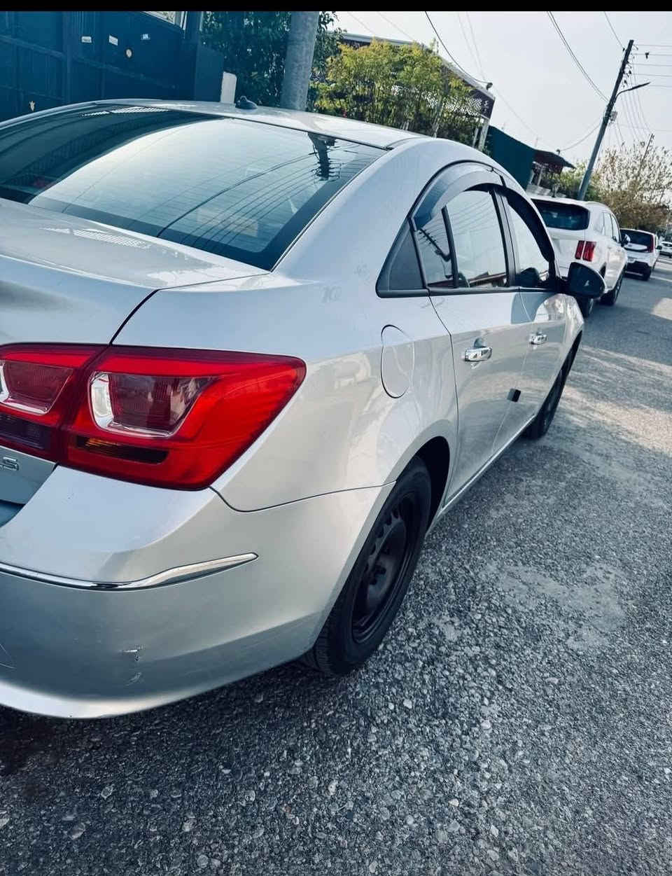 شيفرليت كروز 
موديل 16 فئة Ls
بدون صبغ 
السعر 92 و بيها مجال قليل 
***********
