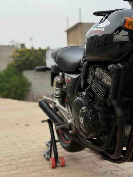 للبيع CB 400 جيل اول لوك لوك 
الي يدور جديد وبلكارتون دراجه كفاله عامه كير محرك كابريتر كله بشرط برغي ممفتوح تايرات وزنجيل ودهن وبلكات كله جديد تانكي كزازه ماشي قليل اوراق كامل بوجهك رقم شرط معدل جوى ١٨٠ كهربائيات كامل دراجه مال جناي مكاني كركوك سعرها ۱٥ ومجال للشراي اتصل وخادم للطيبين❤️
(( *********** )) كركوك
