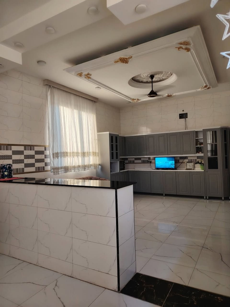 1500م للبيع
يحتوي على ٥ غرف نوم +مع كل غرفه سويت
للاستفسار *********** /***********
