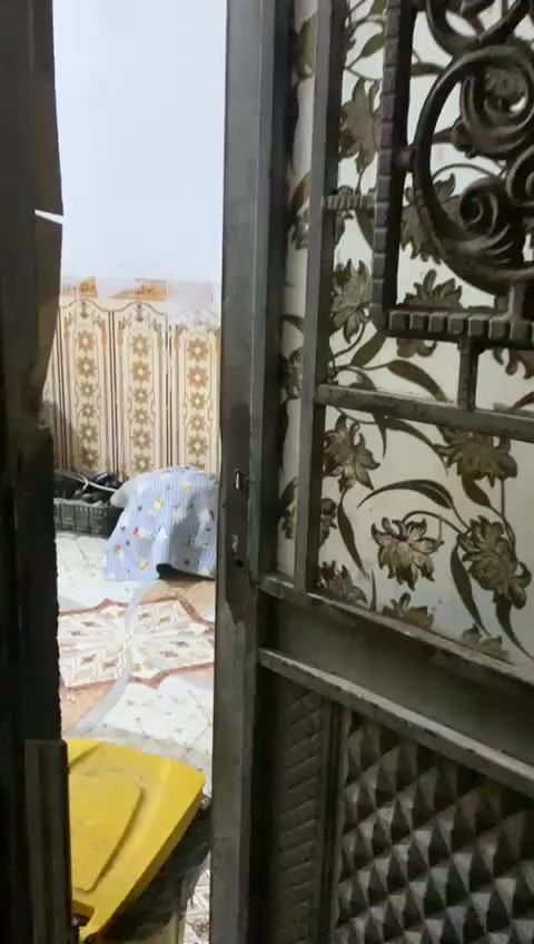 اسلام عليكم بيت للبيع المساحه100متر طابو صرف طابقين/الطابق الاول يتكون من غرفه وصاله وصحيات داخليه وخارجيه ومطبخ.ولطابق الثاني مبني بيه بس غرفه وصاله يعني غرفه ممبنيه بعدهي موقع البيت ناصريه الاسكان الصناعي نزله الوله شارع مجمع الاسكان الكبير/عرض الشارع20متر للاستفسار اكثر اتصل*********** ولي يحب يراسل الخاص مفتوح.
