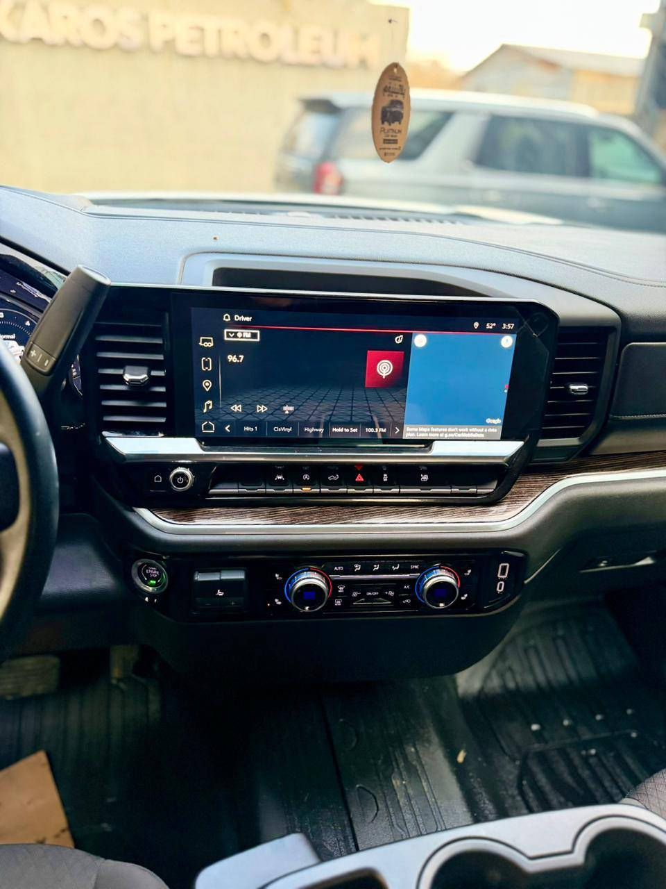 جي ئیم سی سیرا 2024 فول مواسەفات 
بەسمە شاشە گەورە شەغال 
شاشە ئەلکترۆنی 
کوشن سارد و گەرم 
کوشن کارەبا کامل ڕادار سوکان هیتەر 
مەکینە 2.7  4 بستۆن تۆربۆ 
تەنها 29 هەزار رۆشتوە 

سعر : خاڵێک دابنێ لە کۆمێنت بە تایبەت دێت 📥 

بێ بۆیاخ بێ سارد بێ شوخت 
تەنها دەعامی پێشەوە بۆیاخە 
1GTRUCEK0RZ298145
ئیرباگ سوکان تەقیوە بیلادی تێکراوەتەوە 

بۆ پەیوەندی کردن بە خاوەنی 

***********
