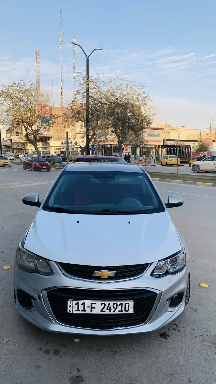 السلام عليكم للبيع شيفروليت سونيك (افيو) رقم بغداد بأسمي وارد امريكي مكينه 1.8 تنفس طبيعي موديل 2018 شاشه كبيره كار بلي اندرويد اوتو كامره خلفيه كشنات هيتر تحكمات ستيرن جهتين كروز سرعه منضومه زنون عالي ناصي السياره بدون اي مشاكل ولا سيرفس جاهزه من كير ومكينه وحداديه وتخم تاير وويل جدد ودواخل وكهربائيات تبريد ثلج نقص فقط جامه مال ماصده الاماميه ممسويها لعدم التفرغ السعر 75 وبيها مجال للطيبين 
للاستفسار *********** مكاني بابل الحله
