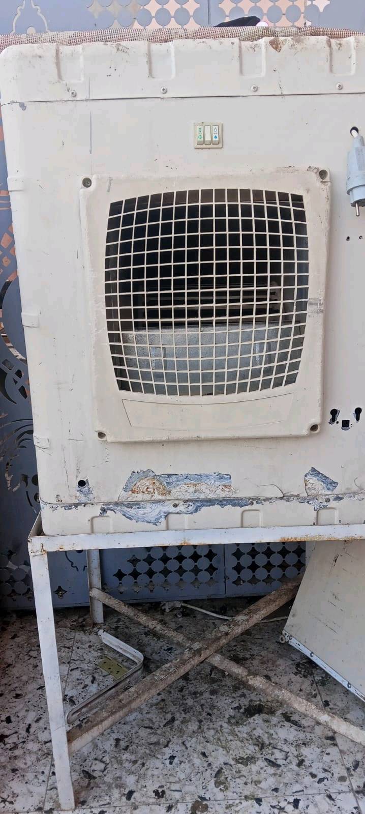 أغراض منزلية للبيع ميكرويف وصوبات وبراد ماء ودراجة هوائية وفلتر تنقية المياه 