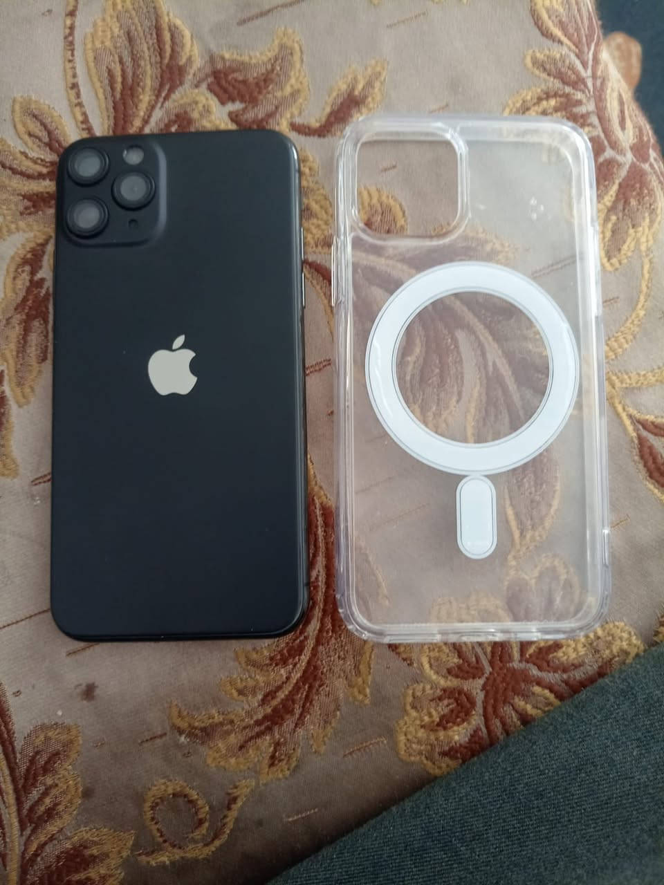 للبيع أكس عادي نظيف جدا شخط مابي محور 13 بروماكس ذاكره 256 بطاريه 72 مابي اي خلل كامرات زلال بي لاصق وكفر برو ماكس للجماليه ظهره نظيف جدا بلادي مكاني الغزاليه السعر 150 الخاص مفتوح *********** بي واتساب
